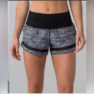 Lululemon Pace Perfect Shorts (3") Air Time White Black / Black